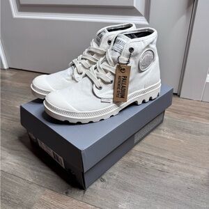 Palladium Pampa hi high top boots Star White Canvas women’s 7.5 NIB